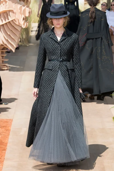 Look 32